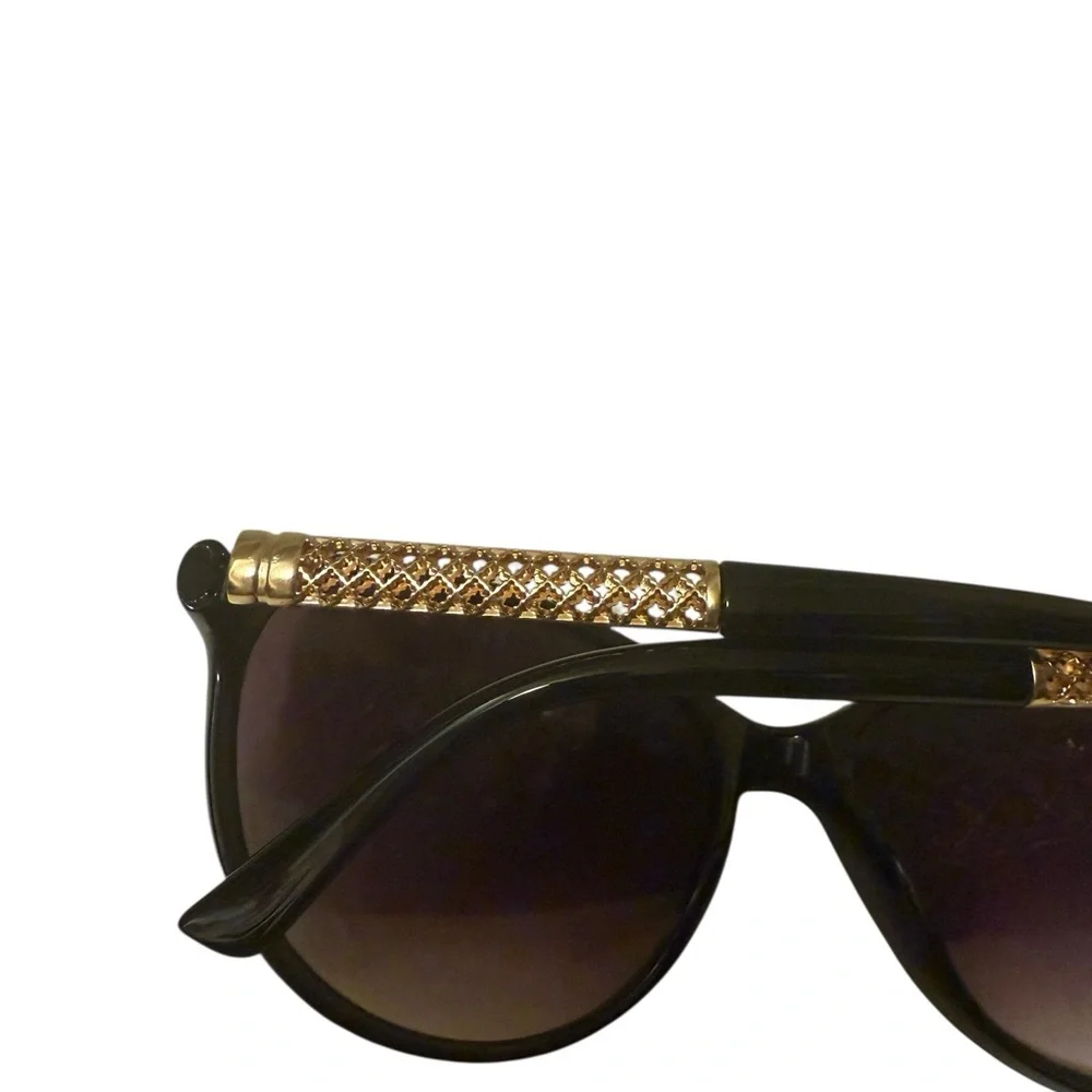 PIRANHA Chic Black Sunglasses with gorgeous gold Temple_9